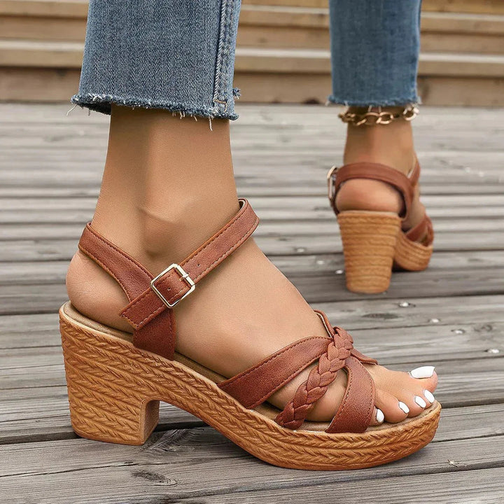 Sandales femme camel à talon bloc, orthopédiques. Confortables avec bride cheville.