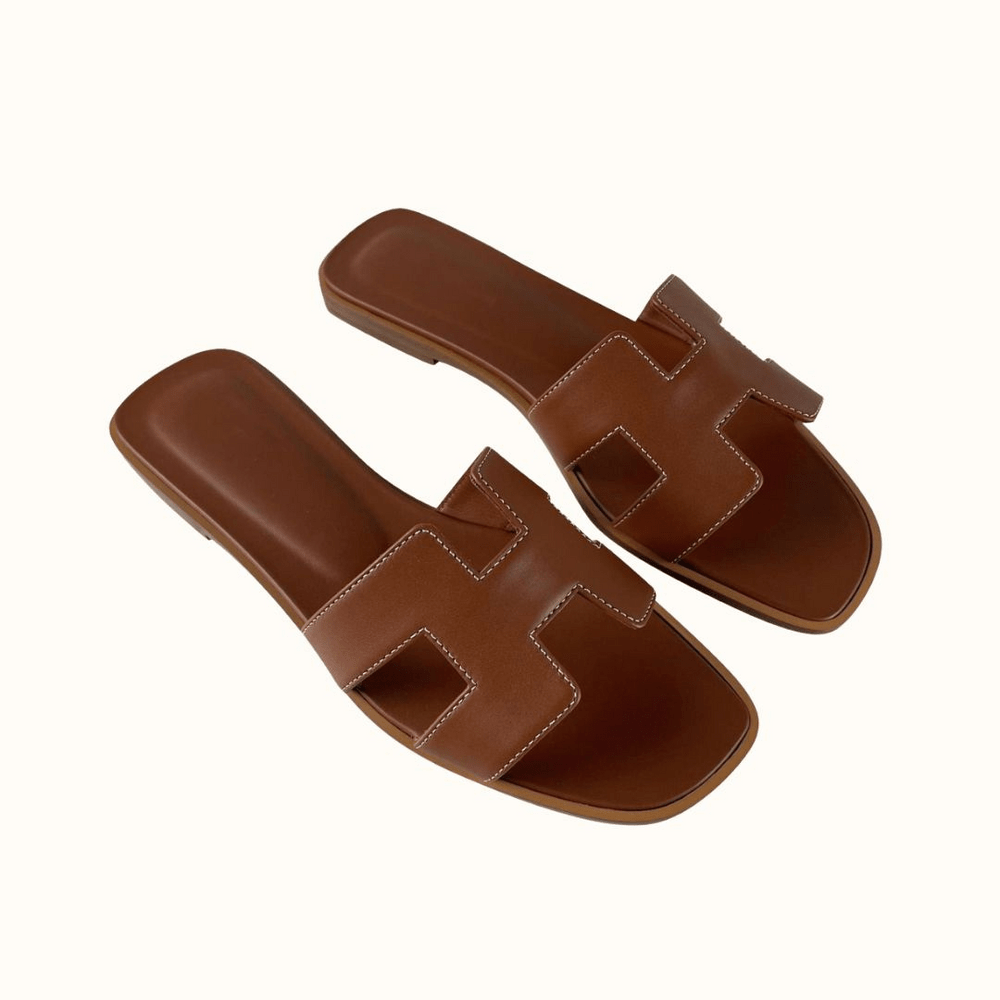 Sandales plates femme idéales pour la plage, le quotidien ou les vacances d'été. Chaussures confortables et stylées.