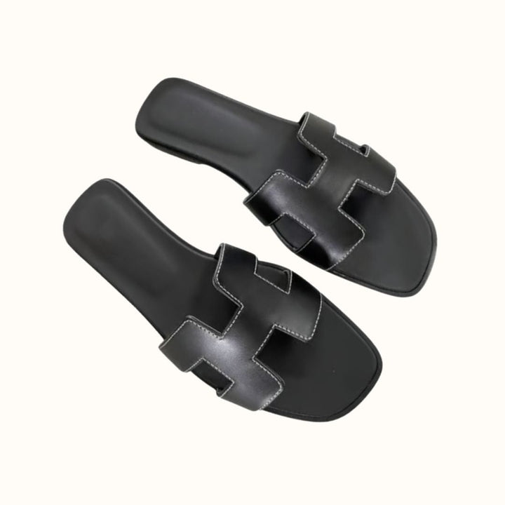 Sandales plates femme élégantes et décontractées, parfaites chaussures d'été pour un confort maximal.