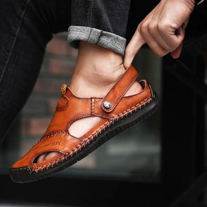Sandales homme respirantes et ajustables pour l'été, offrant confort et maintien optimal. Idéales pour la marche.
