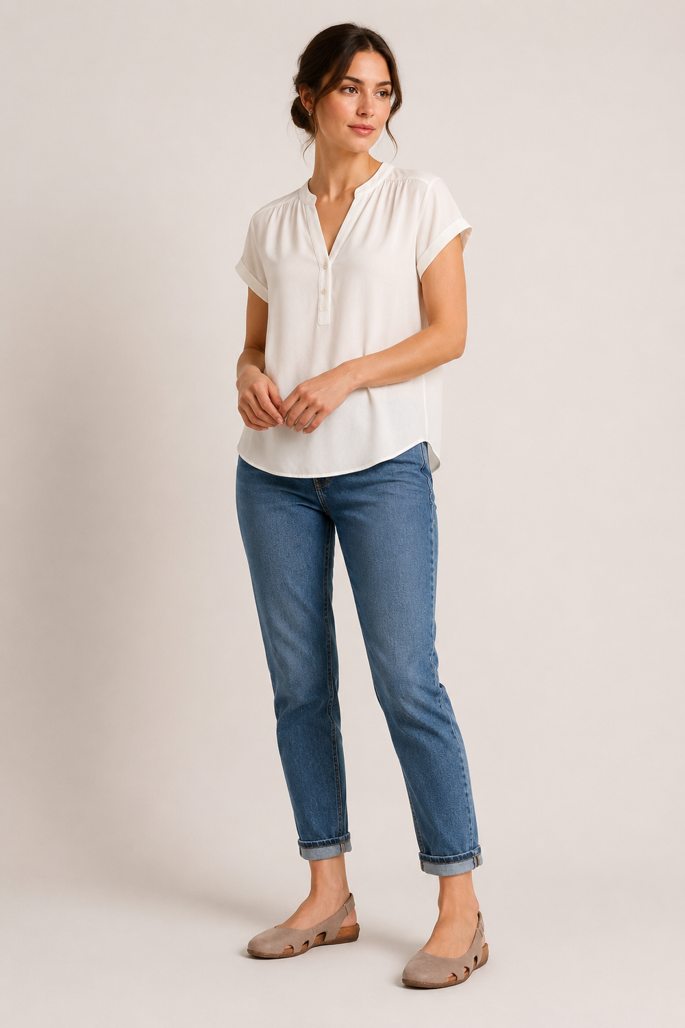 Élégantes sandales plates casual femme, bout fermé et brides réglables, parfaites pour les vacances.
