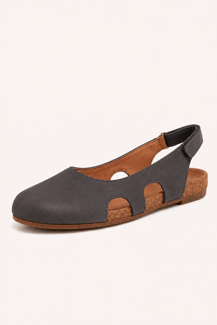 Sandales plates femme à bout fermé, très confortables et élégantes, parfaites pour l'été et les loisirs.