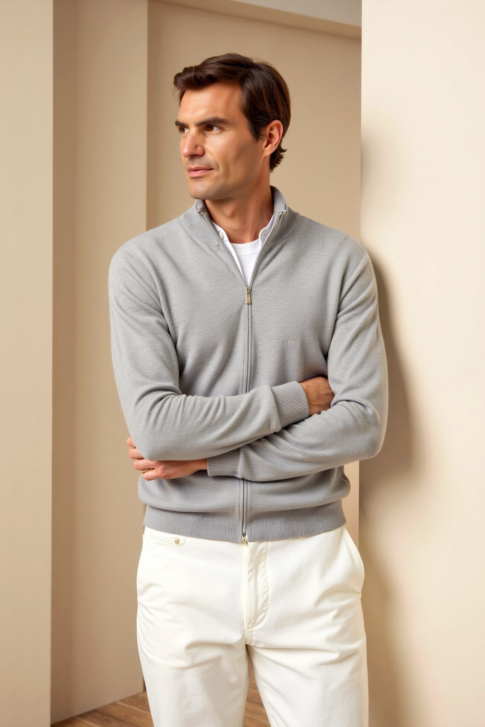 Cardigan homme confortable zippé en maille fine, idéal comme veste légère pour le printemps ou l'automne.