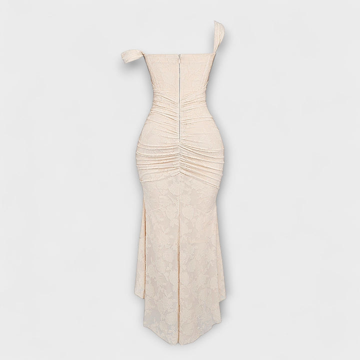 Robe longue femme glamour, avec corset pour briller en soirée élégante.
