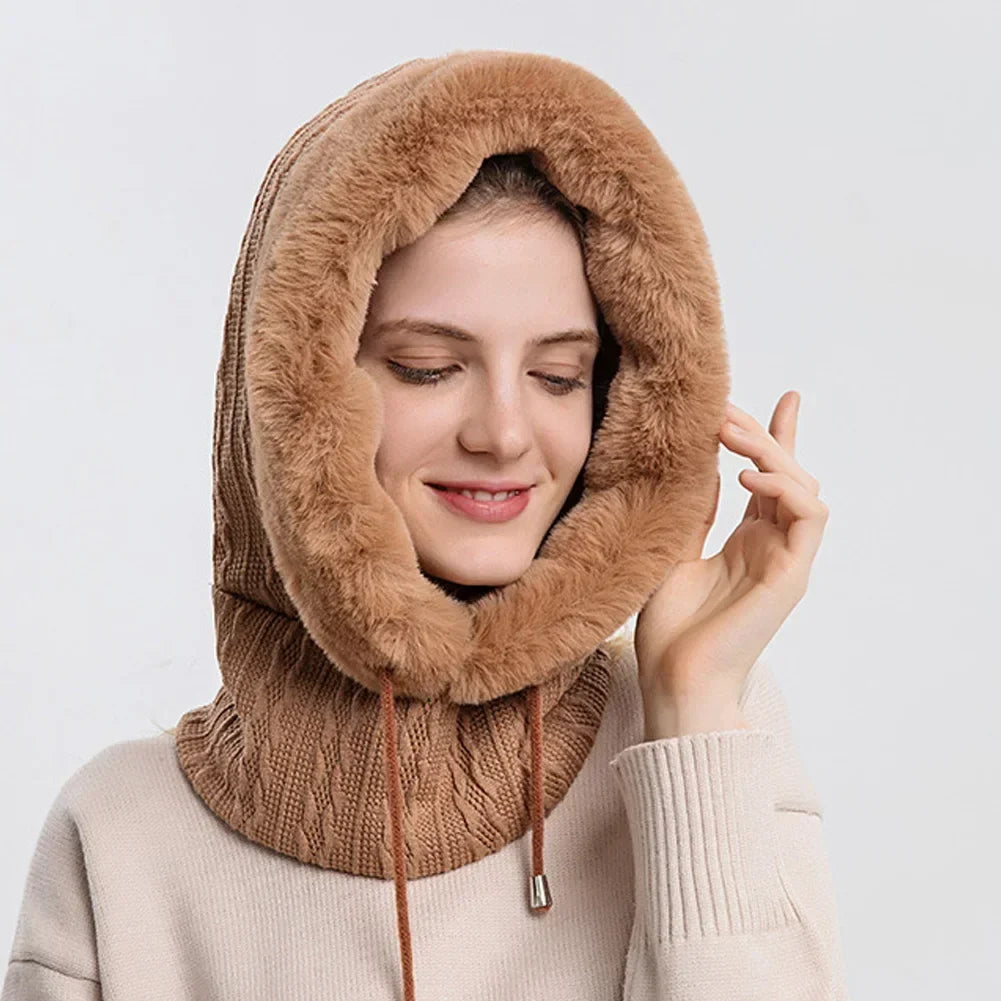 Scoodie femme polyvalent, écharpe-bonnet-capuche. Accessoire hiver chaud, mode et pratique pour le grand froid.