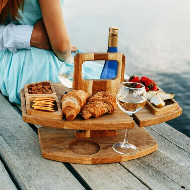 Meuble d'extérieur luxe: table pique-nique portable en bois brun, design chic pour jardin/terrasse.