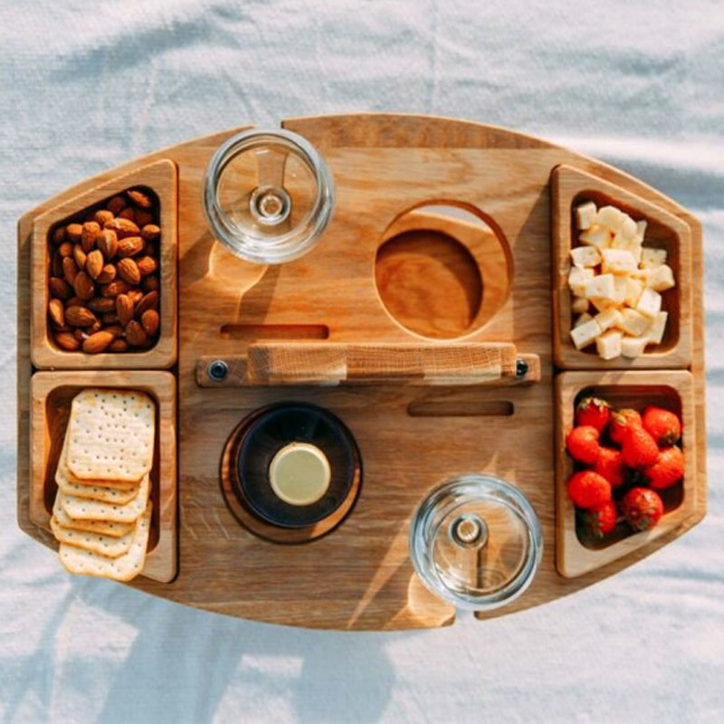 Table pique-nique élégante en bois de qualité, design spacieux pour repas en famille à l'extérieur.