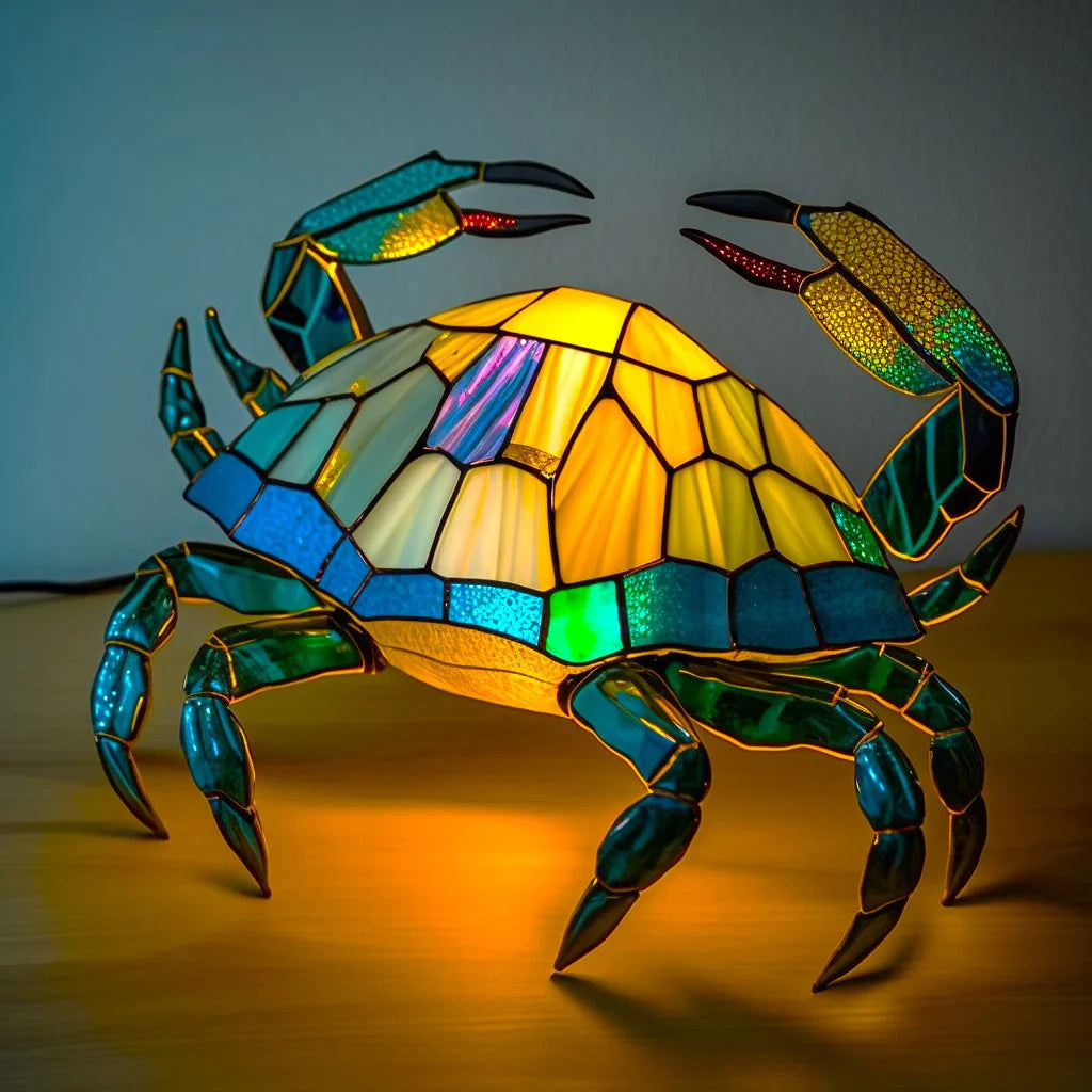 Lampe de table style vitrail avec motifs animaux, décoration intérieure élégante et colorée.