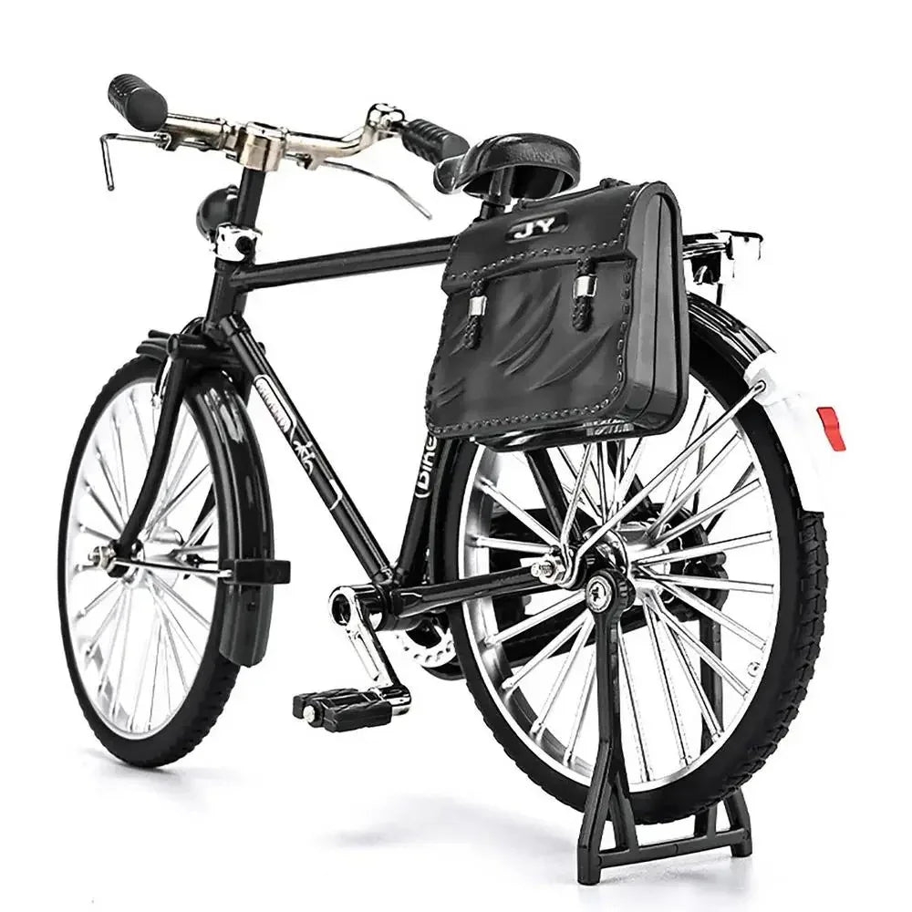Vélo miniature à construire en métal et plastique. Ce kit de modélisme est un cadeau parfait pour passionnés.