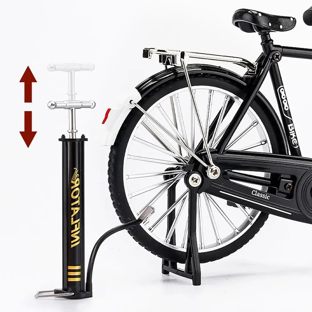Modèle détaillé de vélo miniature en métal et plastique. Kit d'assemblage pour les fans de cyclisme et de maquettes.