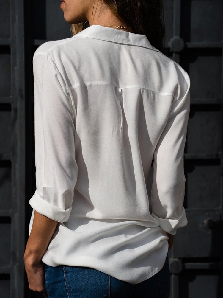 Blouse décontractée élégante Mira, vêtement femme polyvalent à boutons, style intemporel pour printemps/été.