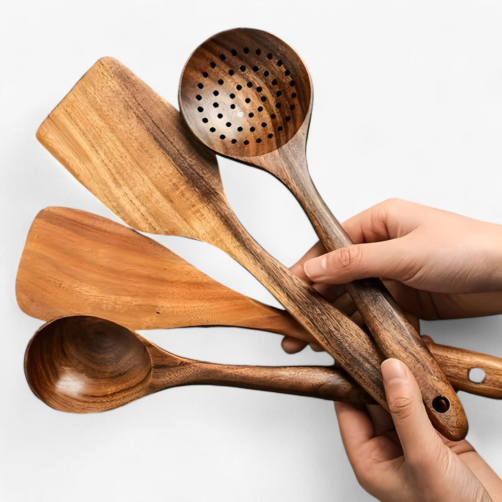 Accessoires de cuisine en bois naturel, durables et résistants. Set d'ustensiles écologiques pour toutes vos recettes.