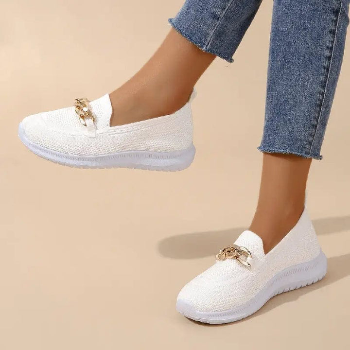 Chaussures orthopédiques respirantes pour femmes actives, avec soutien plantaire et semelle antidérapante pour la sécurité.