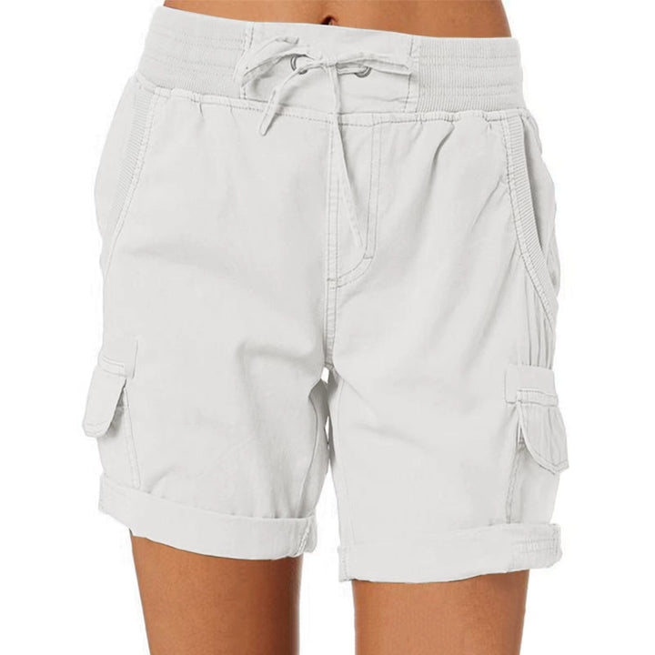 Short cargo femme, un essentiel polyvalent pour la mode été. Décontracté, idéal pour la ville ou la plage.