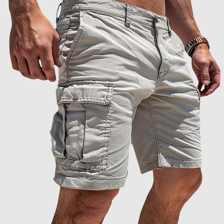 Short cargo homme vert militaire, multi-poches pratiques, coupe décontractée pour l'été.