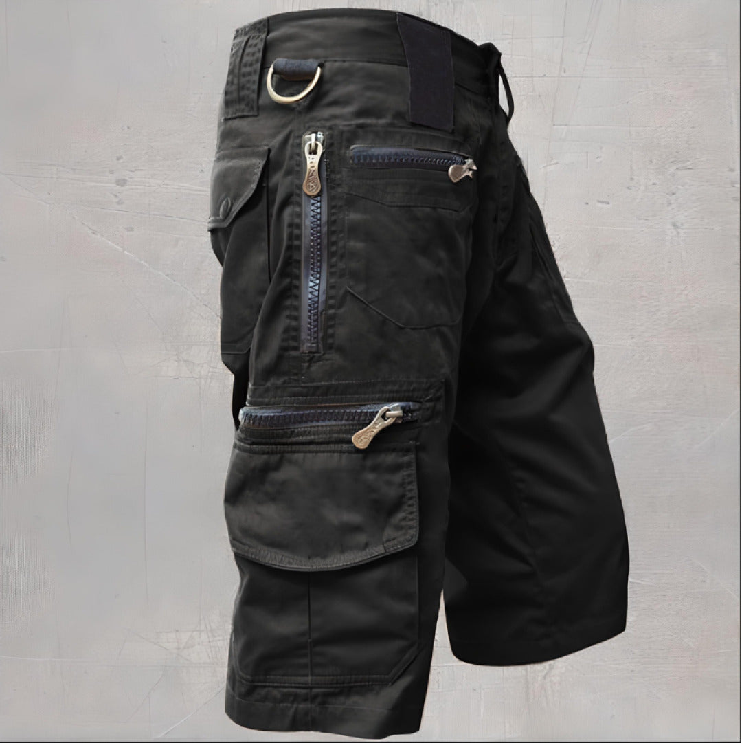 Short cargo tactique pour homme, idéal randonnée, camping et aventure estivale.
