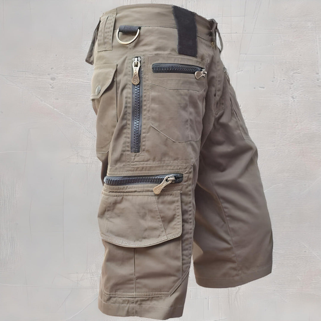 Short tactique homme résistant, coupe confortable pour randonnée, aventure et activités estivales.