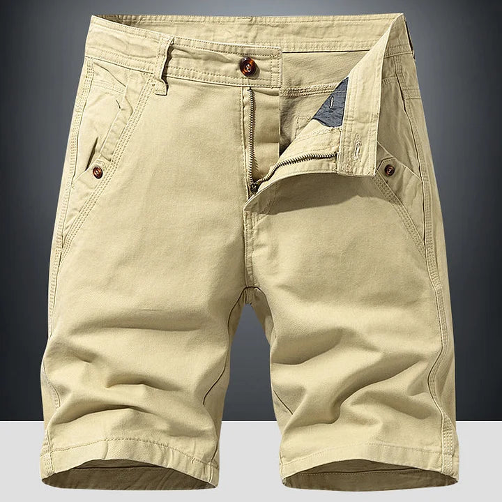 Short homme respirant, parfait pour la plage ou les journées chaudes. Assure fraîcheur et style estival.