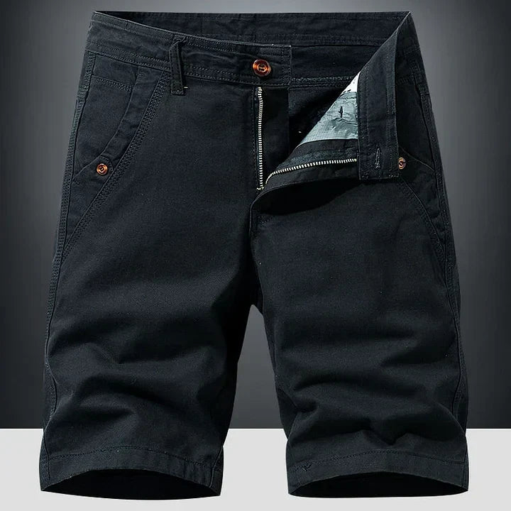 Short homme d'été élégant et doux, offrant confort et respirabilité. Un essentiel pour la saison chaude.