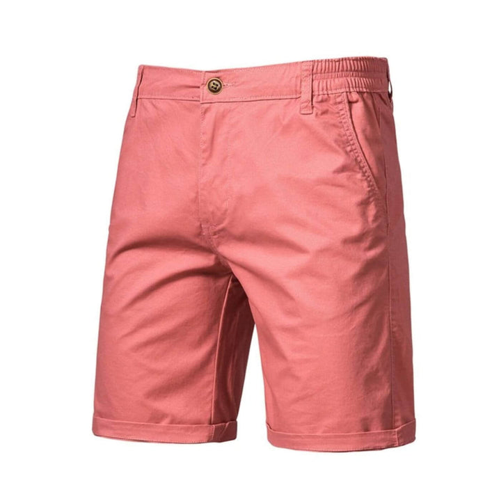 Tissu extensible du short homme bleu marine, mettant en avant le confort et la qualité. Mode masculine été.