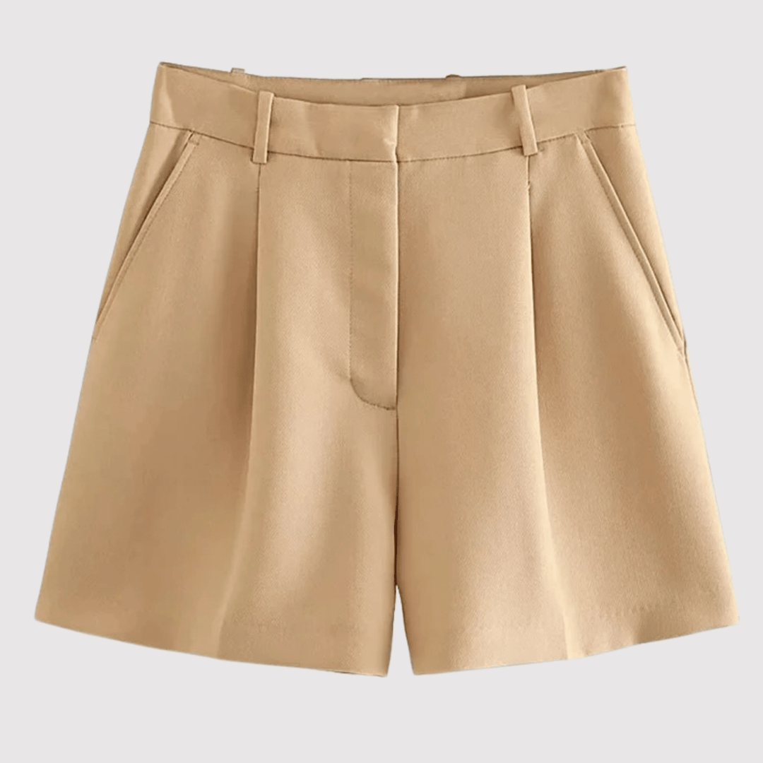 Détail du tissu plissé des shorts taille haute pour femme, offrant confort et un look décontracté chic pour l'été.