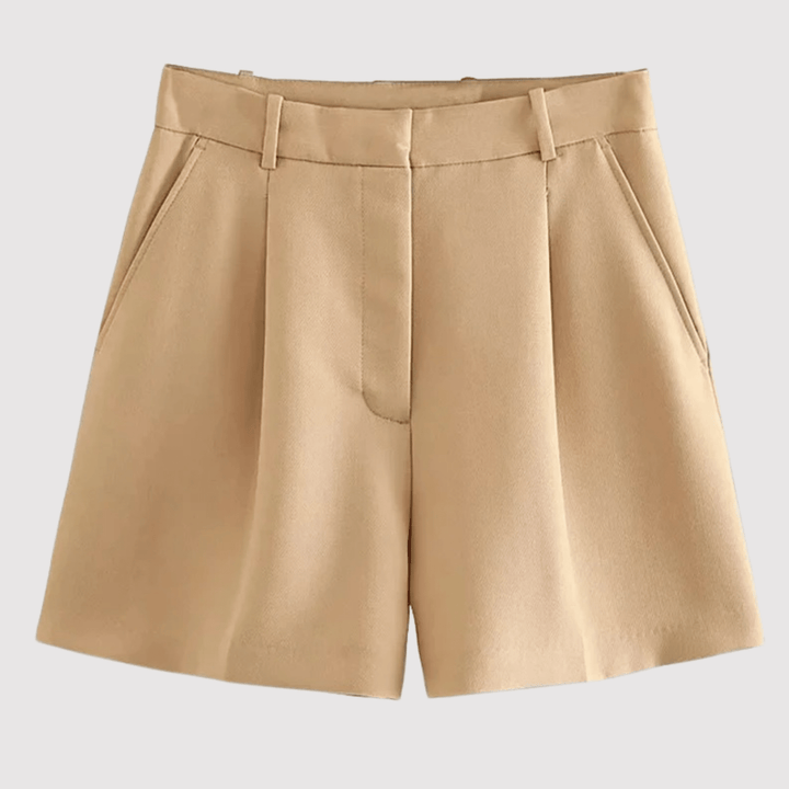 Détail du tissu plissé des shorts taille haute pour femme, offrant confort et un look décontracté chic pour l'été.