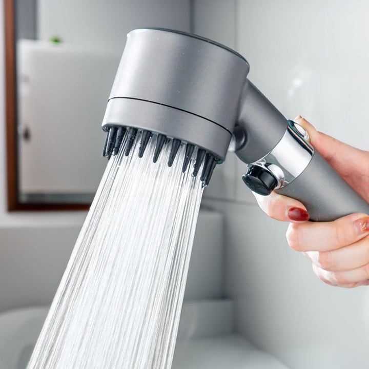 Douchette AquaBoost haute pression avec filtre intégré pour une douche purifiée et revigorante.