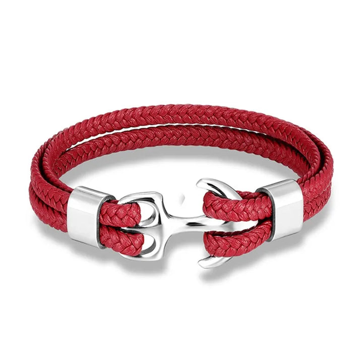 Gros plan sur l'ancre d'un bracelet marine unisexe, symbole de style et d'aventure, parfait pour votre poignet.