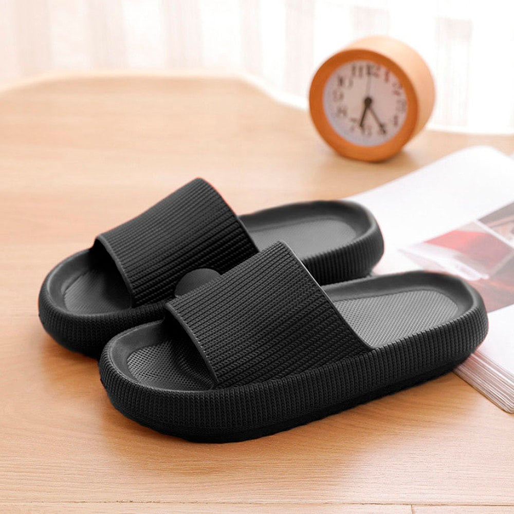 Chaussons confortables pour femmes, semelle amortissante, parfaits pour usage intérieur et extérieur.