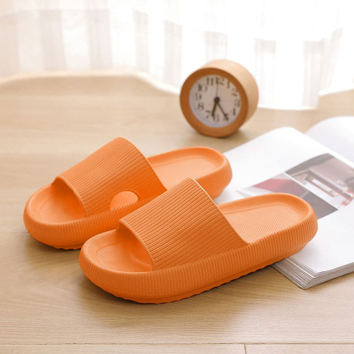 Chaussures de détente pour femmes, amortissantes et antidérapantes, offrant un confort inégalé.