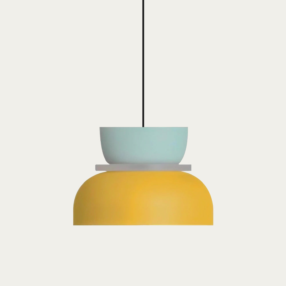 Luminaire nordique contemporain, bloc de couleurs vives, pour une ambiance moderne et dynamique.
