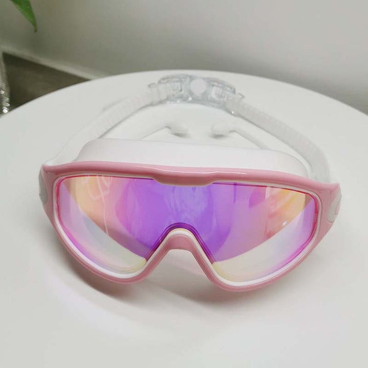 Lunettes de natation avec sangle ajustable, anti-buée et vision panoramique pour tout nageur.