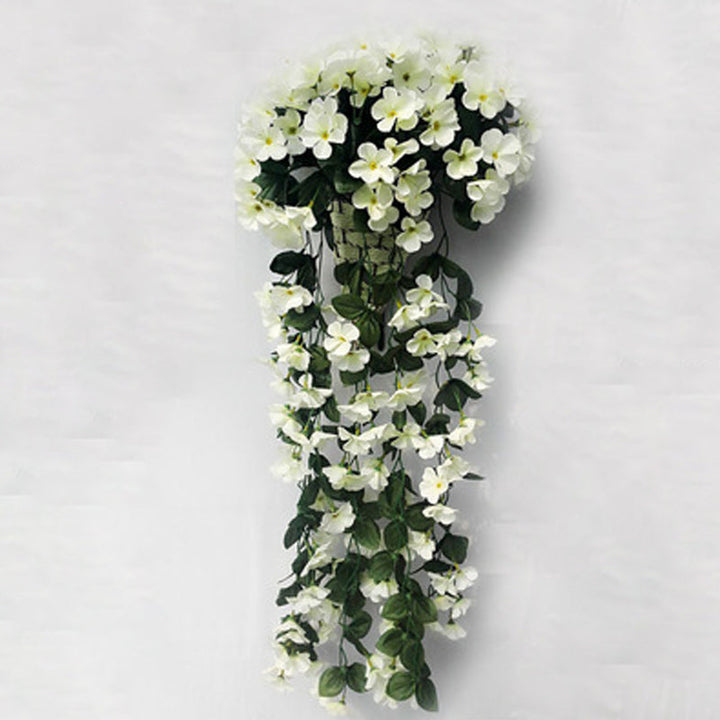 Fleurs artificielles suspendues pour décorer votre intérieur ou extérieur avec style.