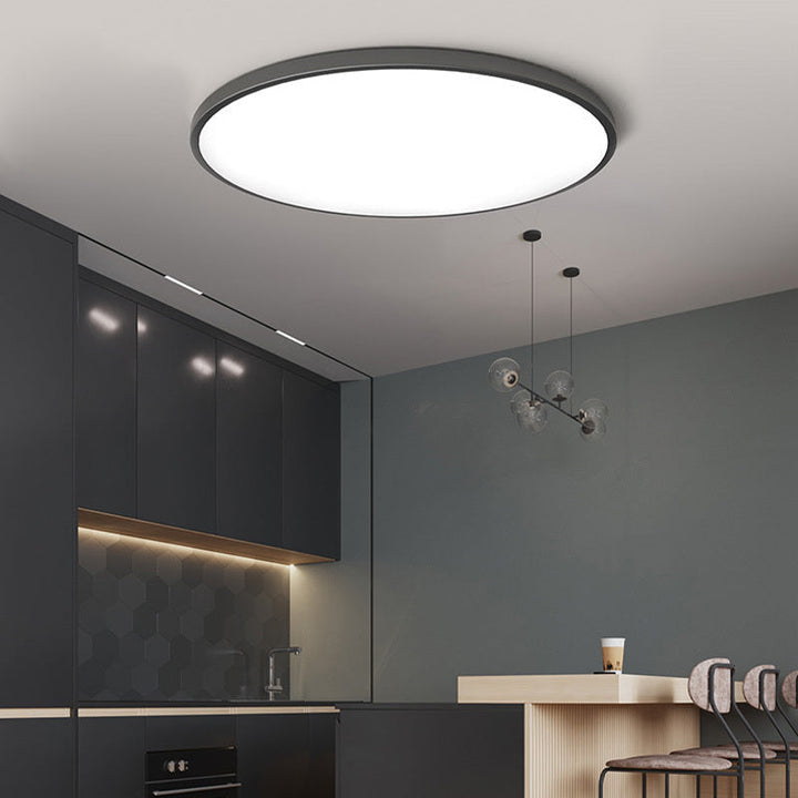 Plafonnier LED plat élégant, éclairage moderne puissant pour une ambiance lumineuse optimale.
