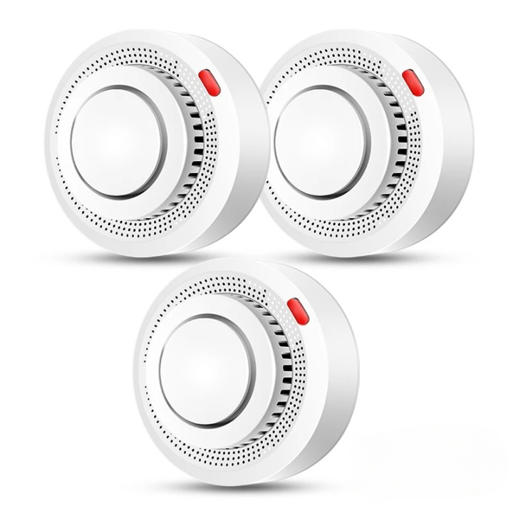 Sécurité maison connectée: détecteur de fumée WiFi au plafond, facile à installer et gérer via app.