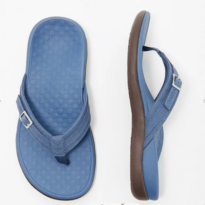 Chaussures de plage orthopédiques femmes, procurant un confort supérieur et un soutien de la voûte plantaire.