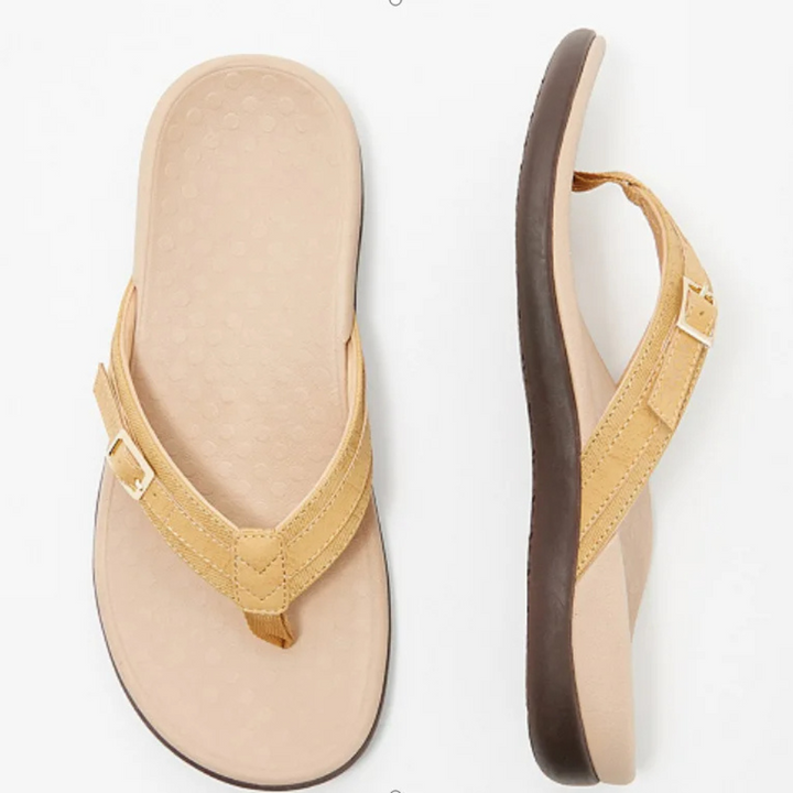 Tongs orthopédiques pour femmes, idéales pour la plage. Confort et soutien du pied toute la journée d'été.