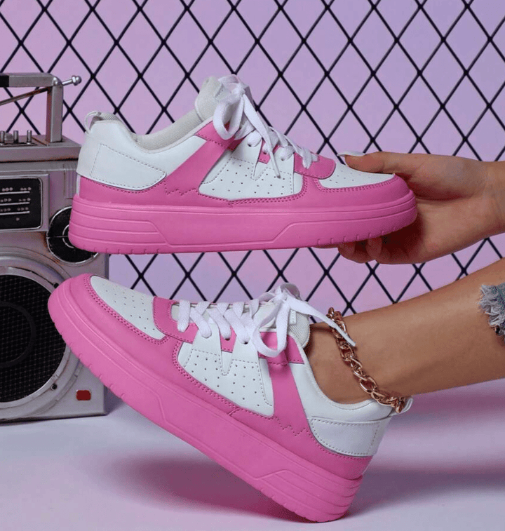 Chaussures décontractées femmes à lacets, offrant un confort supérieur et un style tendance pour chaque pas.
