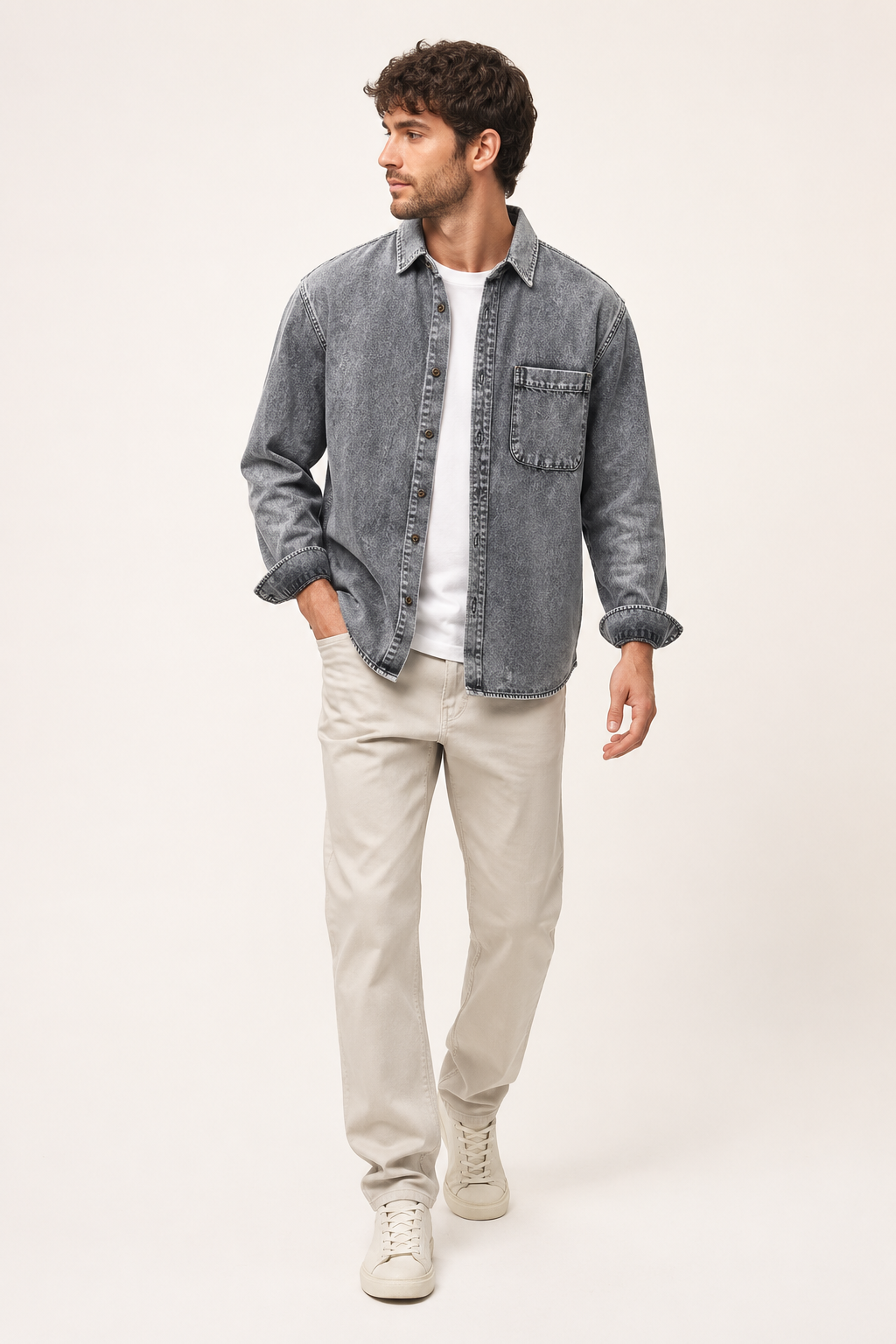 Chemise en jean vintage pour homme, style décontracté intemporel, idéale pour un look streetwear automne.