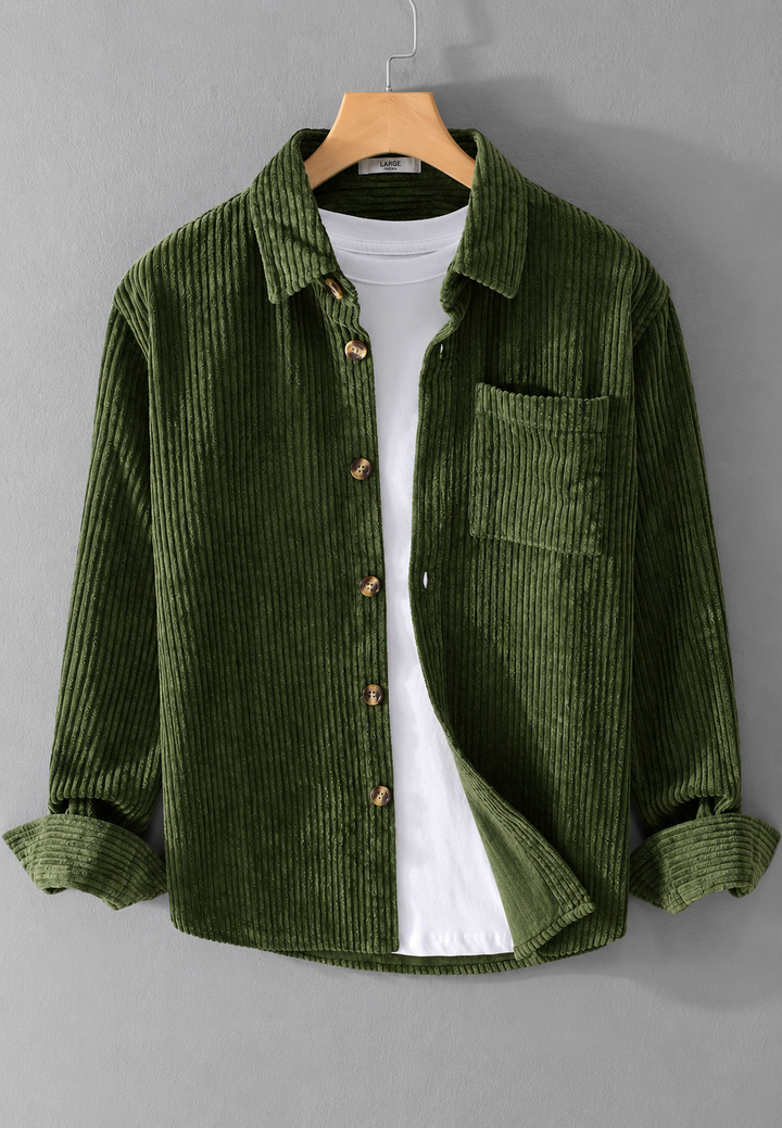 Surchemise homme verte décontractée, chemise à poche poitrine. Vêtement mi-saison, style casual pour un confort optimal.