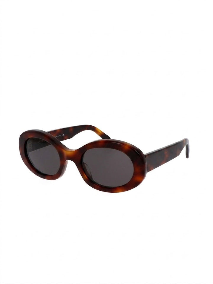Lunettes de soleil ovales élégantes pour femmes, offrant une protection UV maximale. Accessoire mode classique pour l'été.