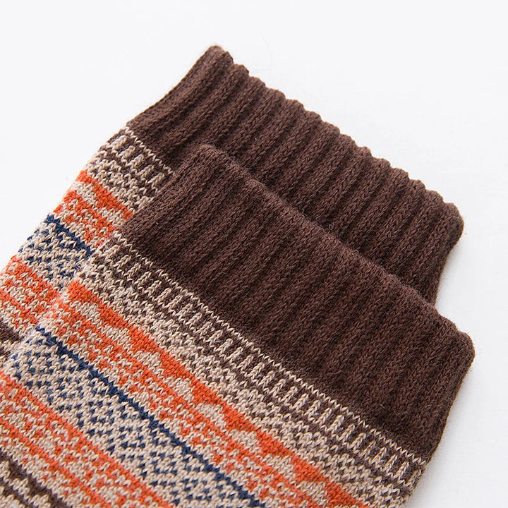 Chaussettes confortables pour femme, style nordique. Ultra-chaudes, elles assurent des pieds douillets et protégés du froid hivernal.
