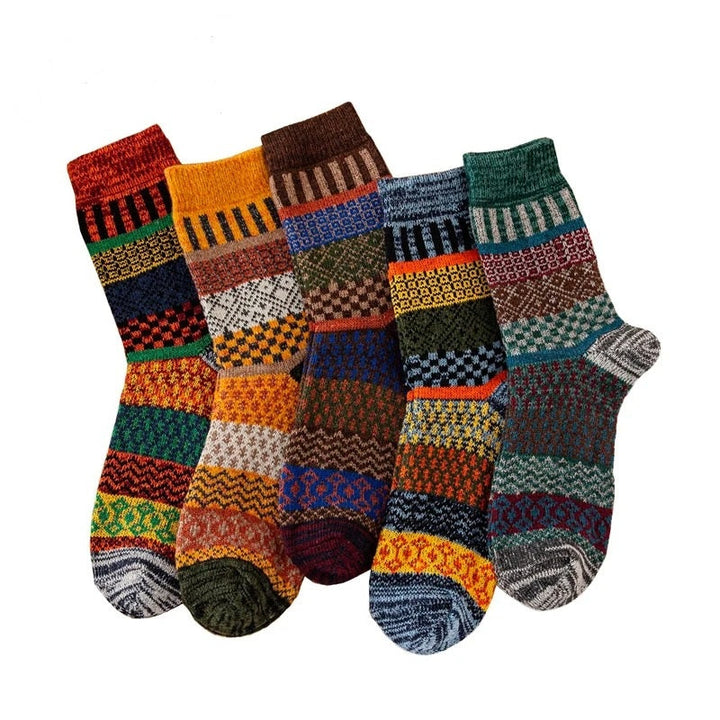 Chaussettes chaudes femme, design scandinave unique. Excellente idée cadeau d'hiver pour un confort douillet et des pieds bien au chaud.