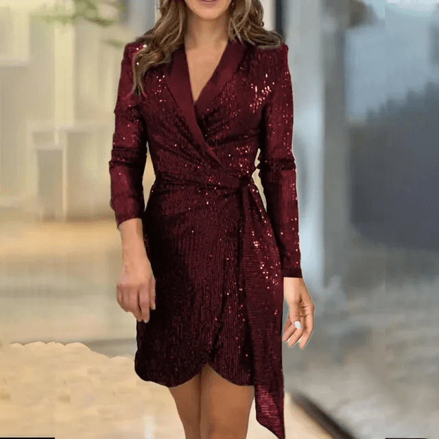 Robe blazer chic noire pour femme, coupe moderne et élégante, parfaite pour bureau ou soirée. Style professionnel et féminin.