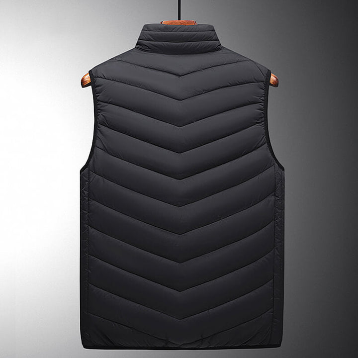 Gilet chauffant élégant pour homme avec zones de chaleur en graphène, assurant confort et style en hiver.