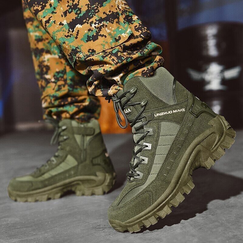 Bottes de travail homme antidérapantes et imperméables, robustes pour tous terrains difficiles.