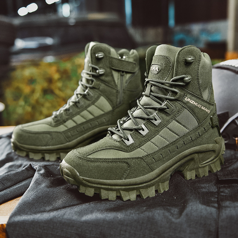 Chaussures homme imperméables, protection et adhérence pour la randonnée et activités outdoor.