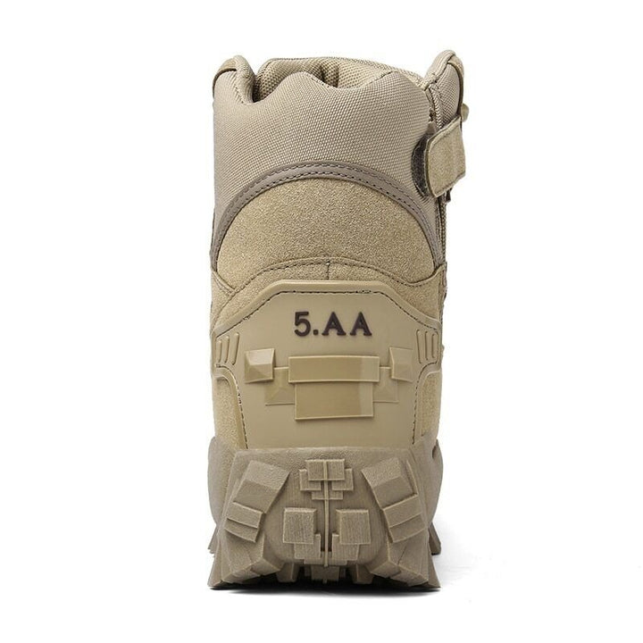 Bottes militaires de haute qualité, imperméables, offrant confort et protection pour homme actif.