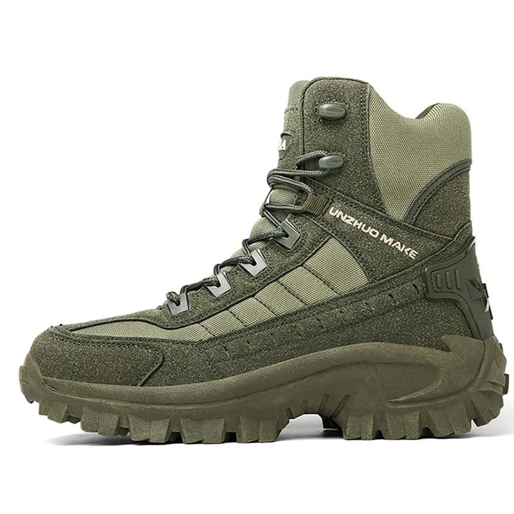 Bottes imperméables homme pour le travail, robustes, antidérapantes, assurent sécurité et confort.