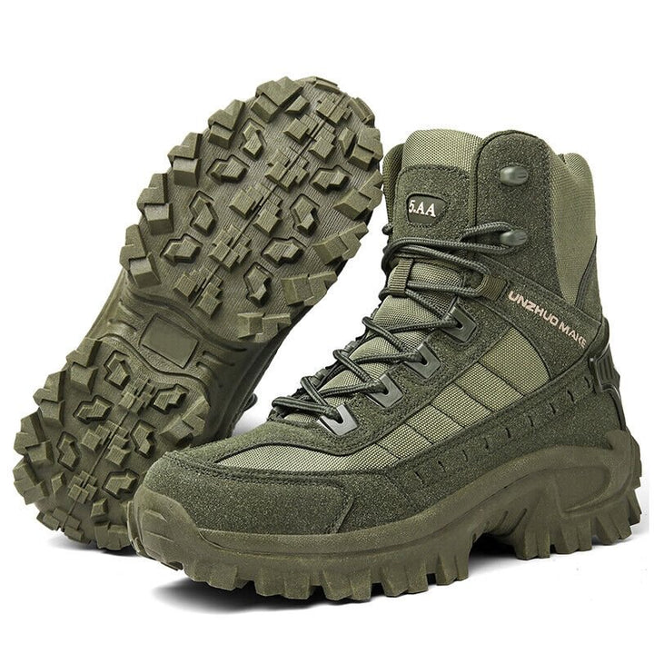 Chaussures d'extérieur homme, imperméables, offrant adhérence et durabilité pour l'aventure.